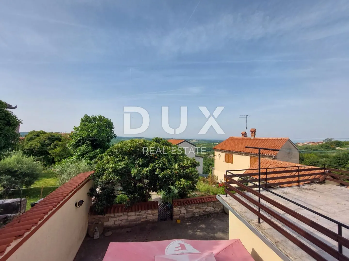 istra, buje - kuća s restoranom u centru buja, pogled na more - slika 16