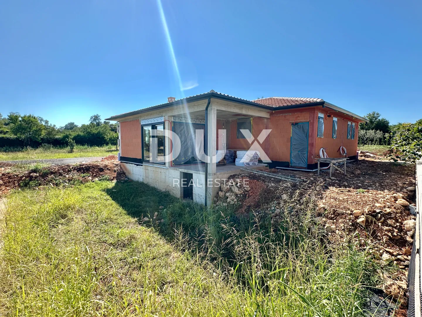 ISTRA, UMAG - Samostojeća prizemnica spremna za useljenje (namještaj uključen)