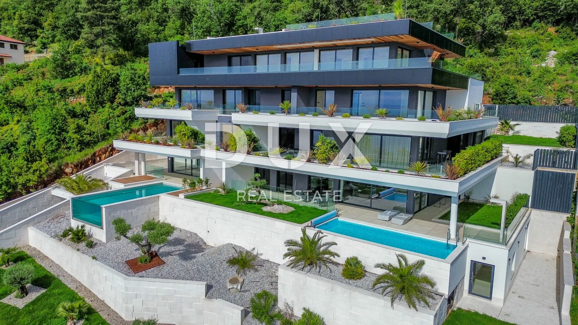 OPATIJA, CENTAR - jedinstveni penthouse s krovnim bazenom iznad centra Opatije, garaža, panoramski pogled
