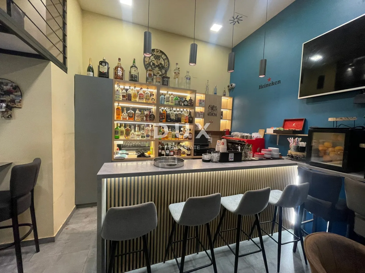 zagreb, dubrava - uhodani caffe bar s galerijom i terasom – mogućnost prenamjene - slika 4