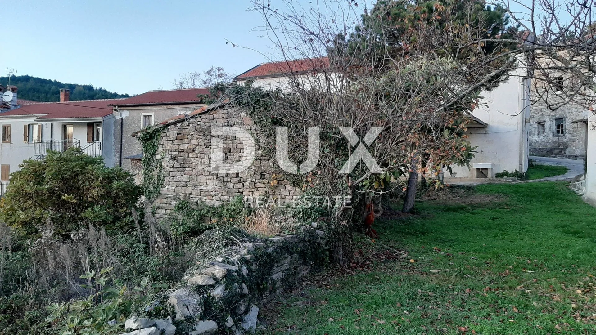 istra, grožnjan - kamena kuća s pogledom na more - slika 3