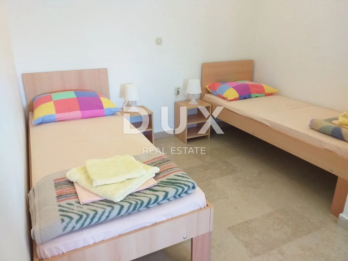 istra, pula - velika obiteljska kuća s 2 apartmana, konobom i garažom - slika 35