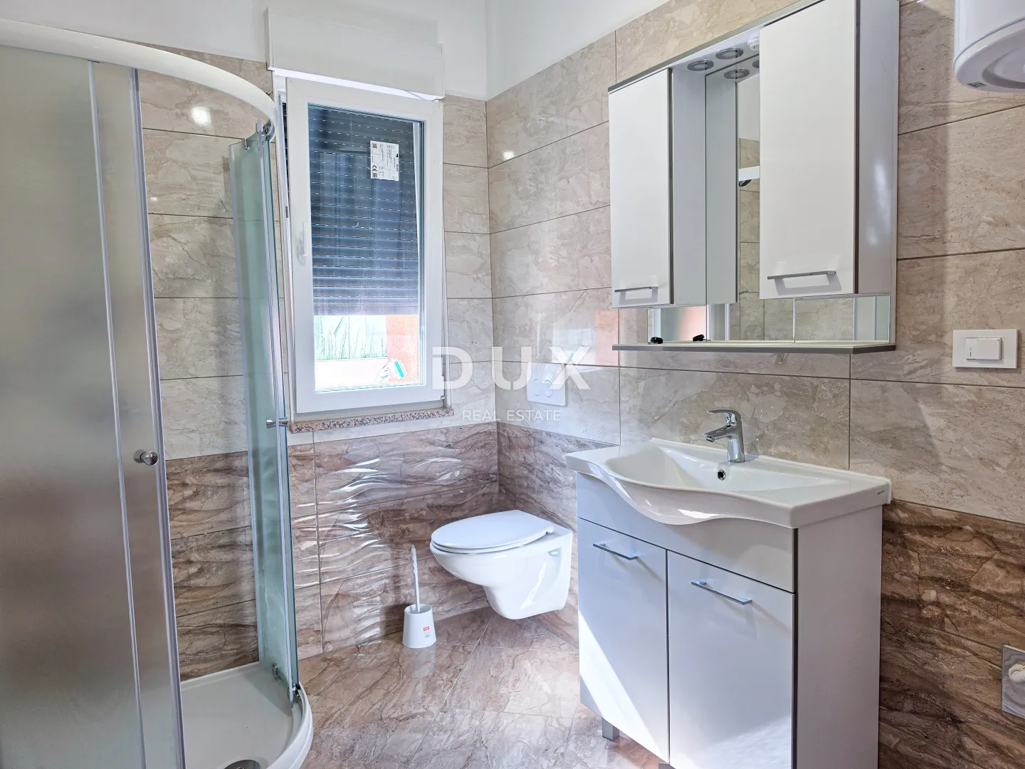 otok rab, banjol - prilika! stan u prizemlju, 1s+db + parking + 250m od mora - slika 4