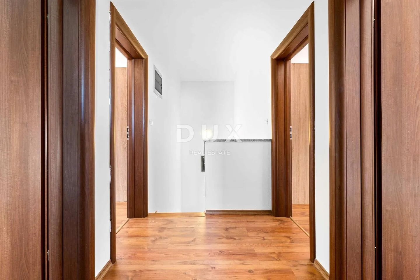 poreč, funtana - mediteranski dom s rustikalnim detaljima, 238m2 - slika 19