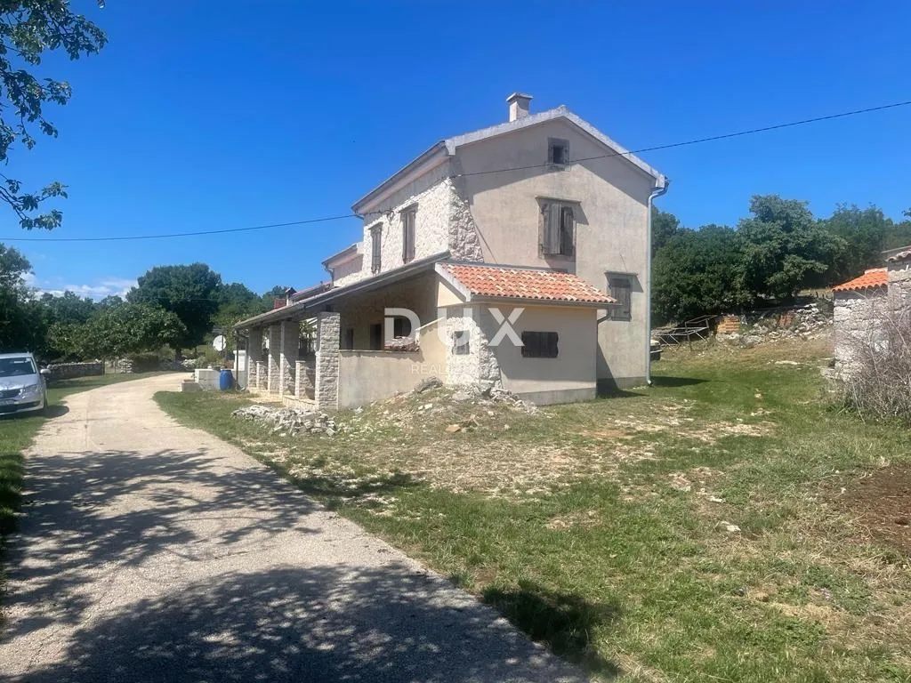 ISTRA,LABIN - Obiteljska kuća okružena prirodom