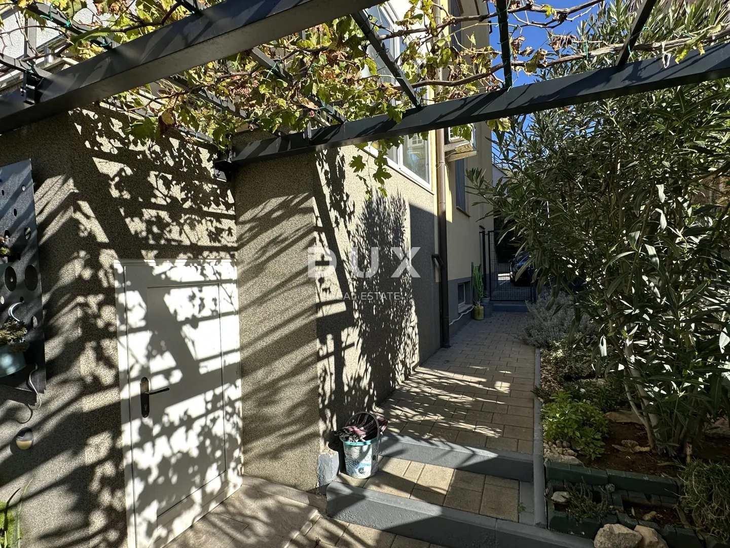 zadar, diklo – atraktivan apartman s vrtom i pogledom na more! - slika 22