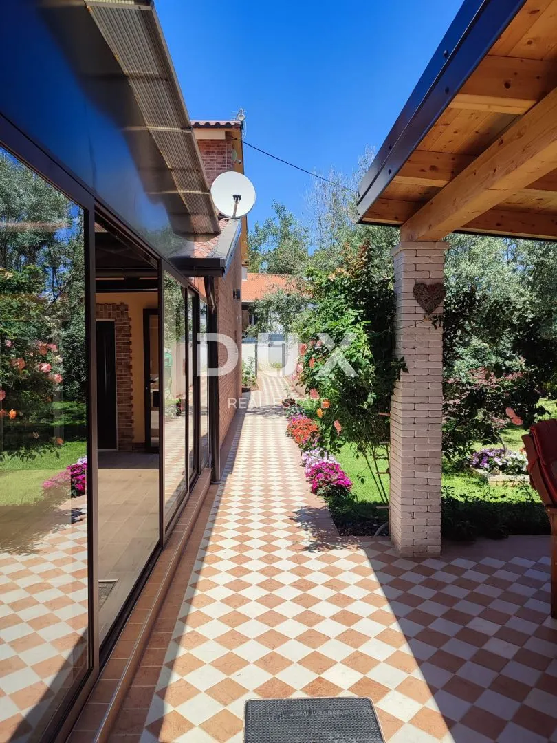 istra, pomer zanimljiva kuća s četiri apartmana! - slika 14
