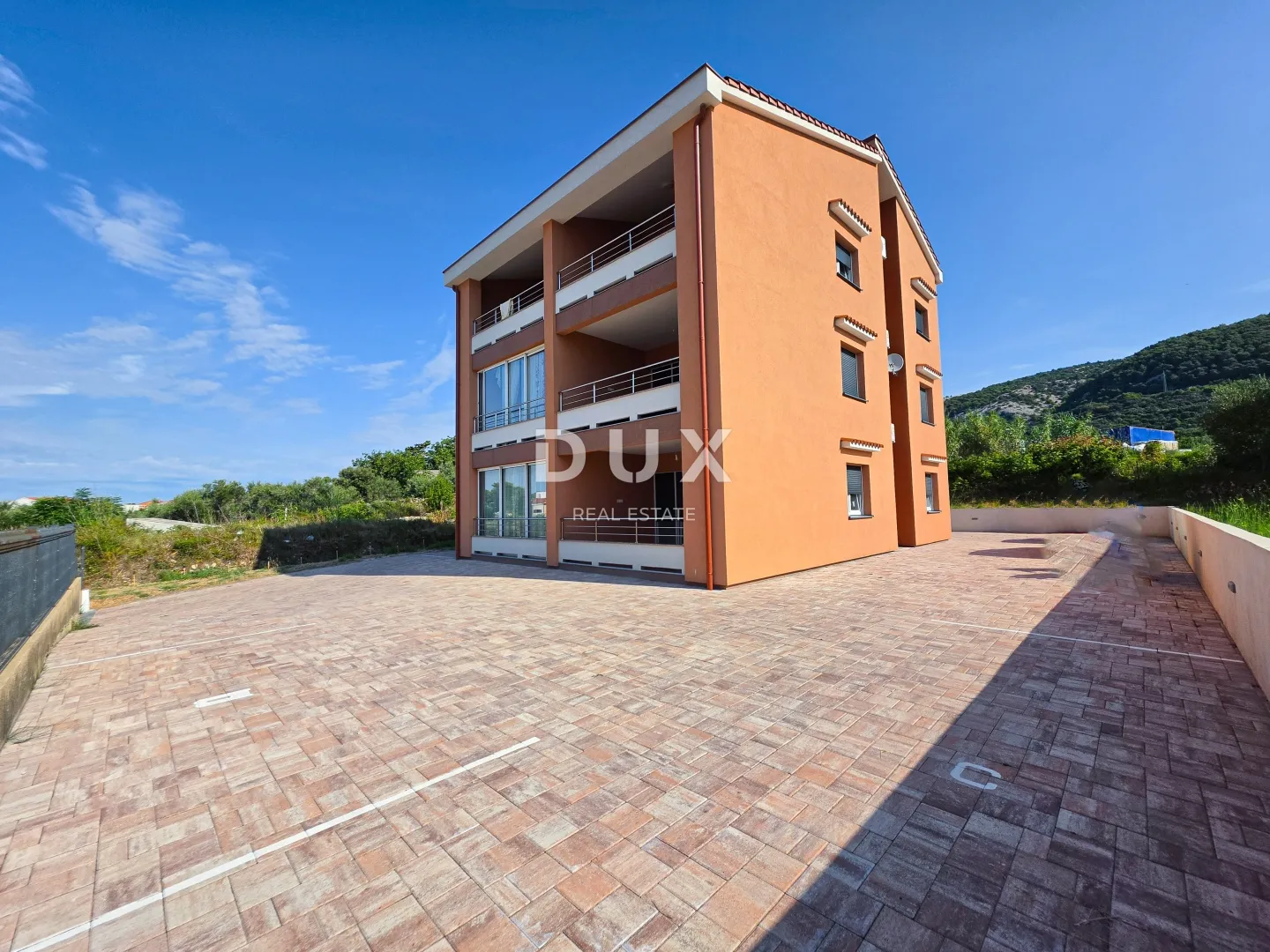 otok rab, banjol - dvoetažni stan s galerijom blizu mora - slika 17