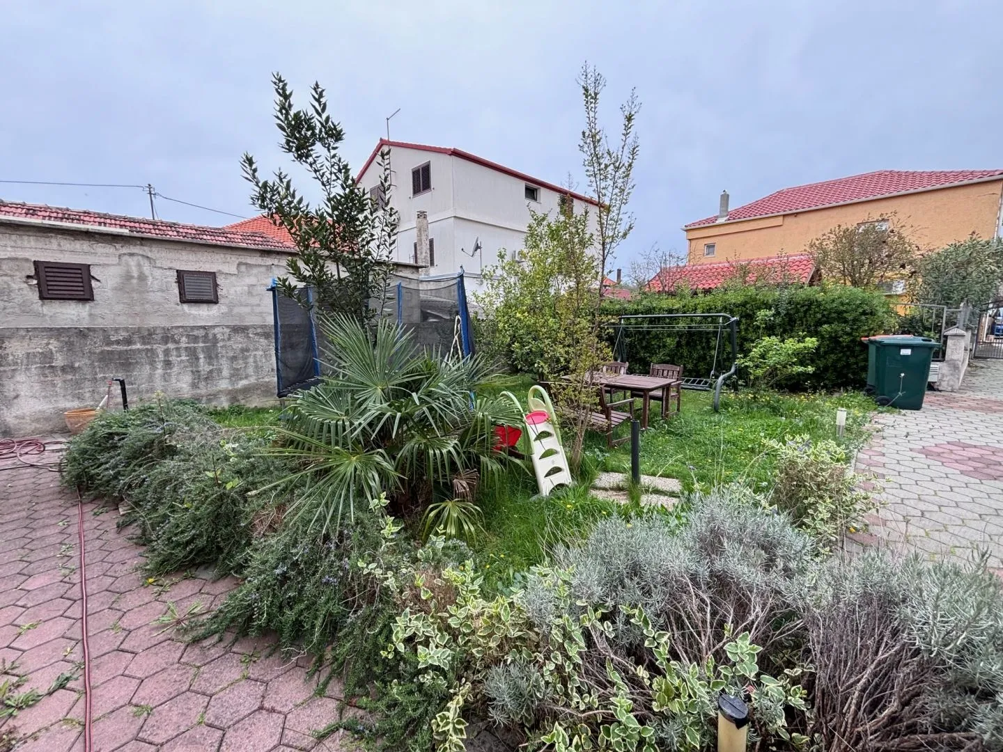 zadar, smiljevac - prostrana renovirana kuća s garažom - slika 2