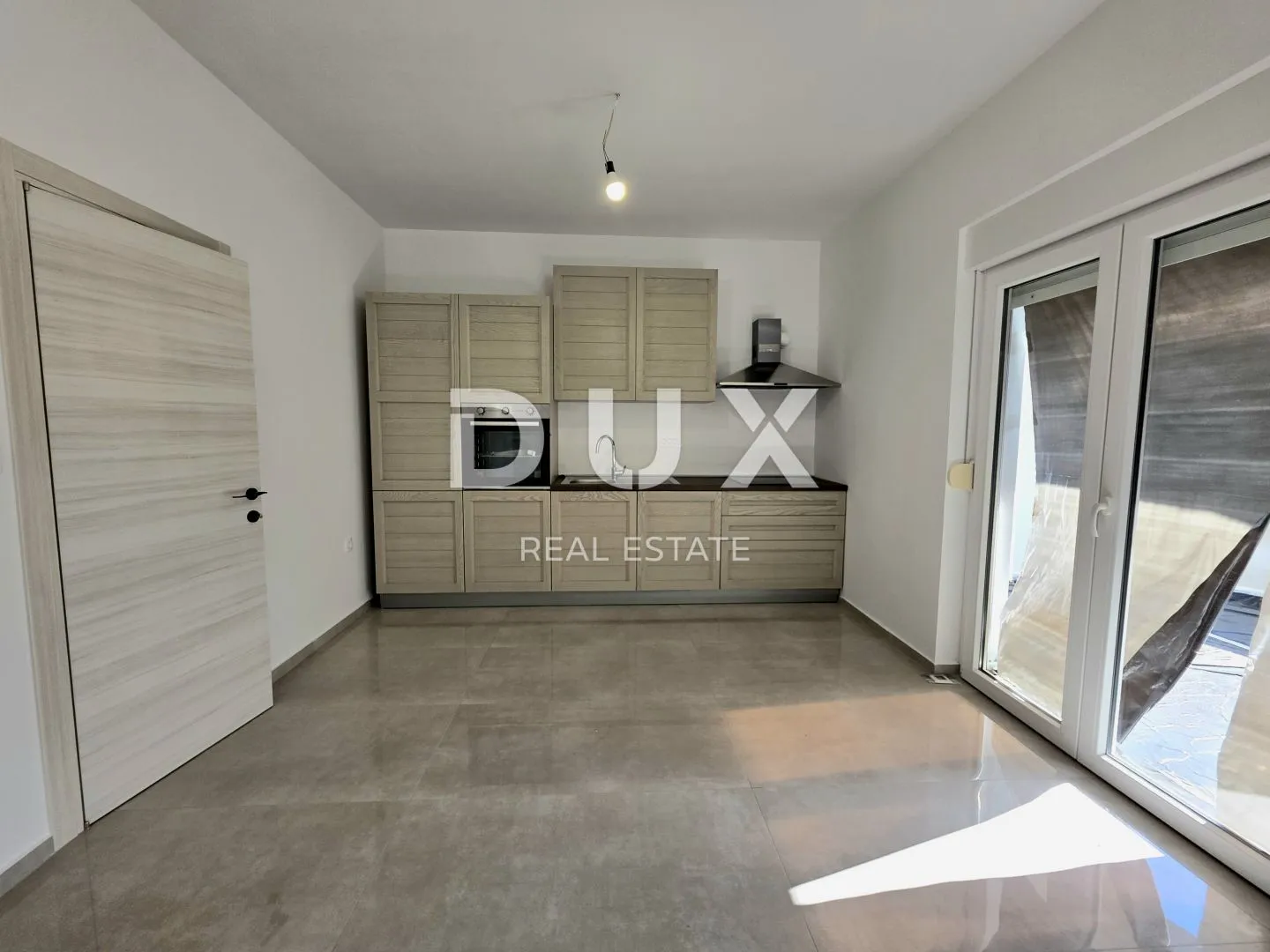 istra, šišan - apartmanska kuća s dvije stambene jedinice i pomočnim objektom - slika 11