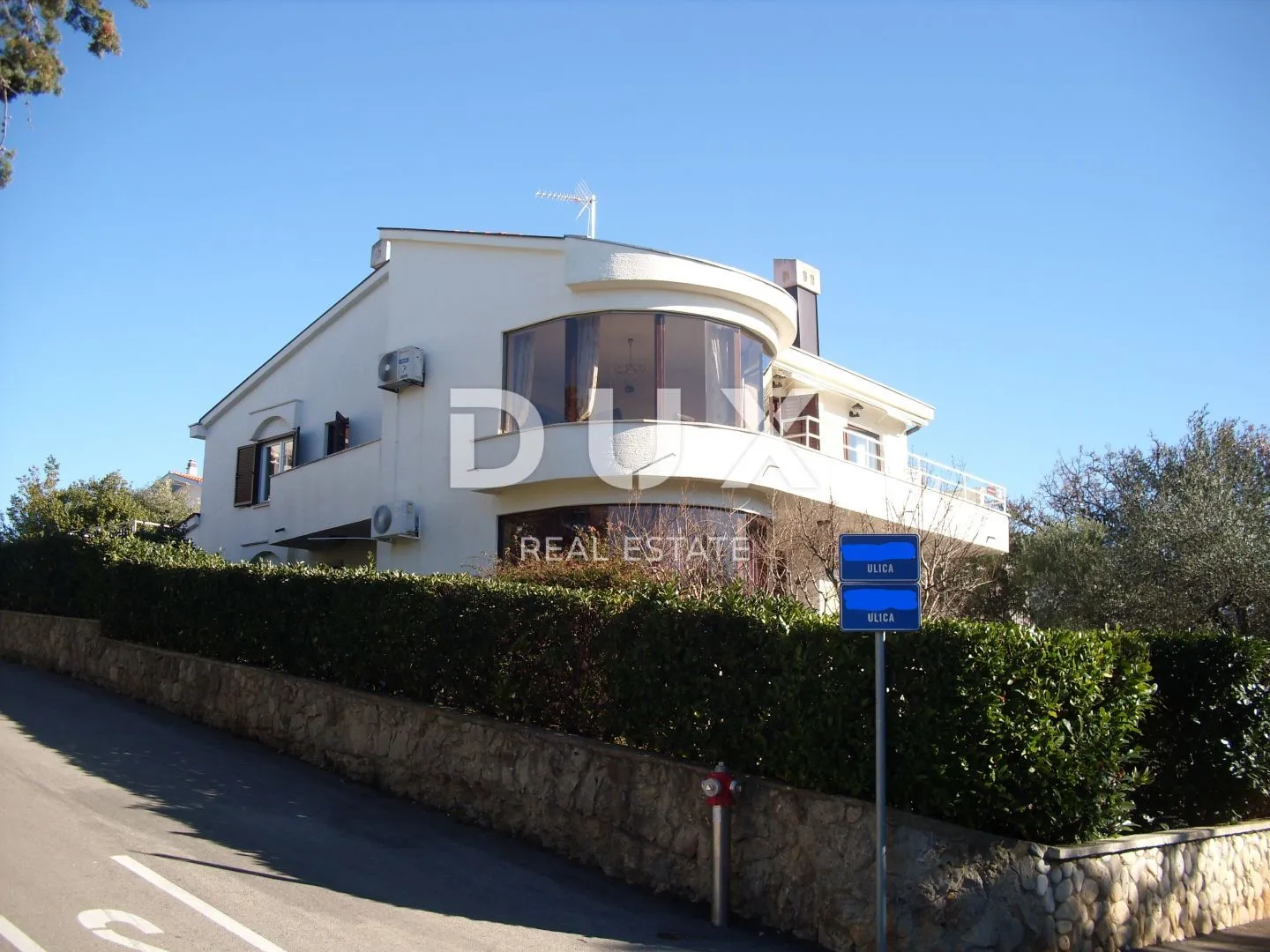 otok krk, grad krk - samostojeća kuća sa tri apartmana 100m od mora - slika 3