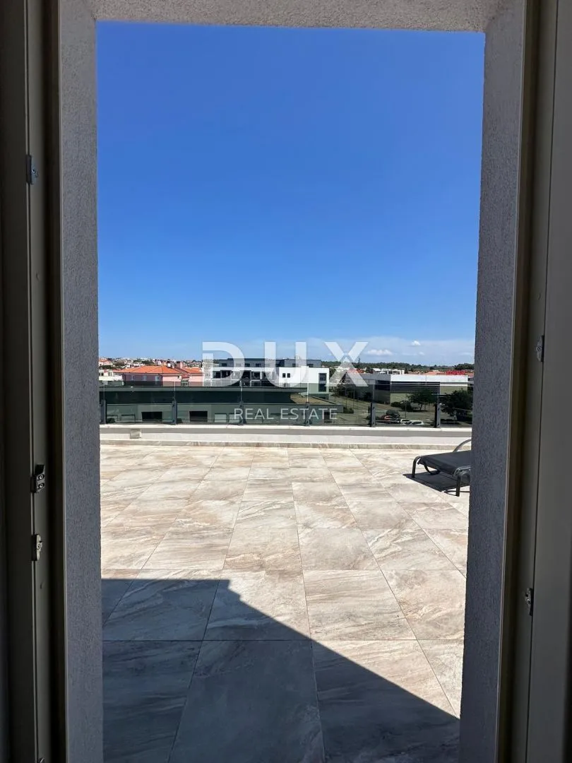 istra,novigrad - luksuzan stan s bazenom i krovnom terasom prvi red do mora - slika 21