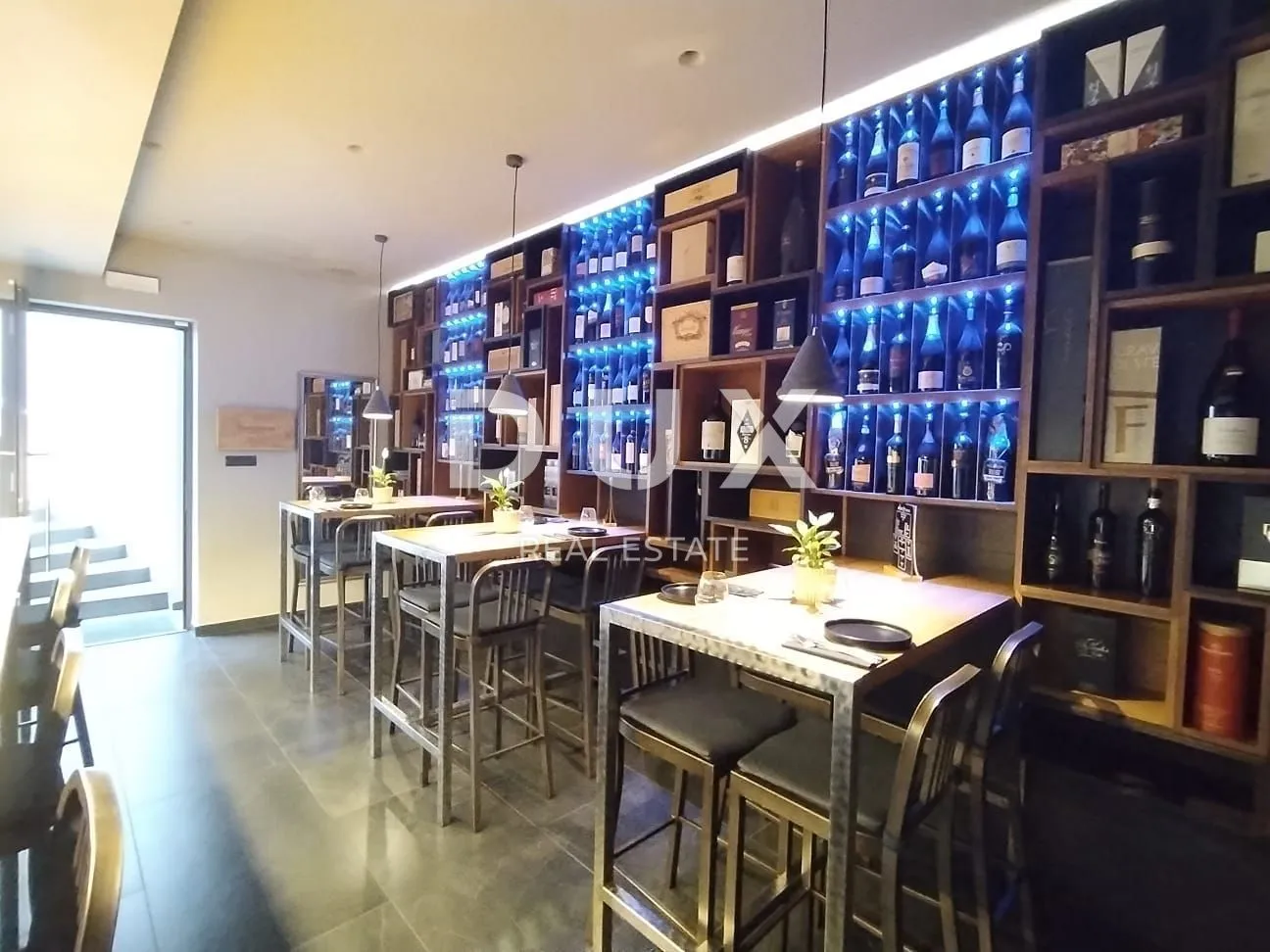 istra,pula - kuća sa restoranom 100m od plaže! top lokacija! - slika 30