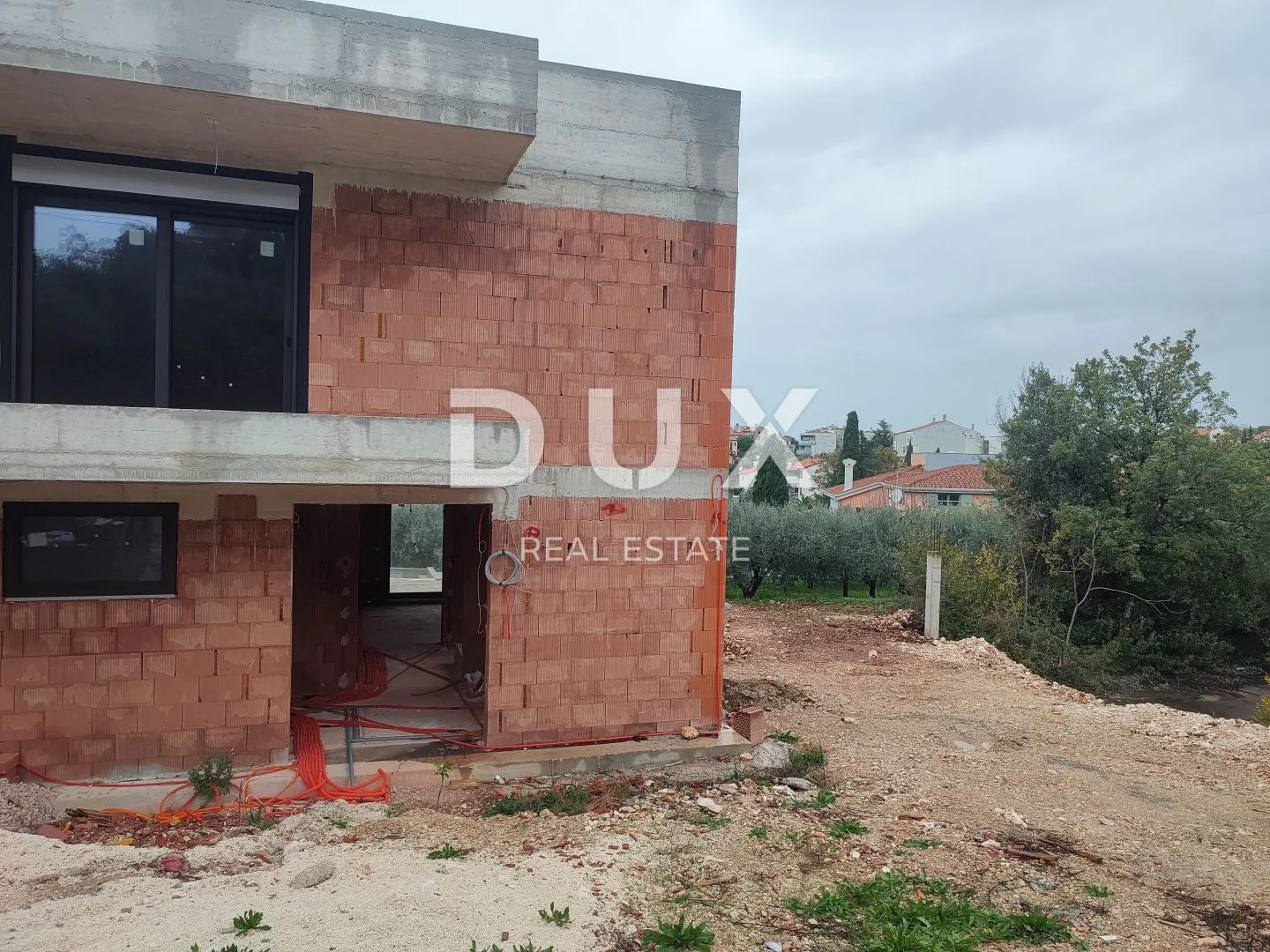istra, medulin - moderna vila u blizini plaža okružena zelenilom - slika 30