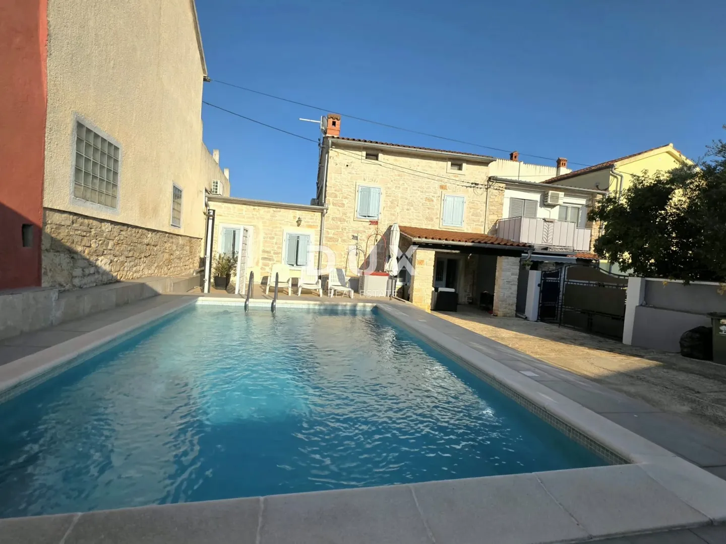 istra, peruški, kamena kuća, 150 m2, bazen - slika 2