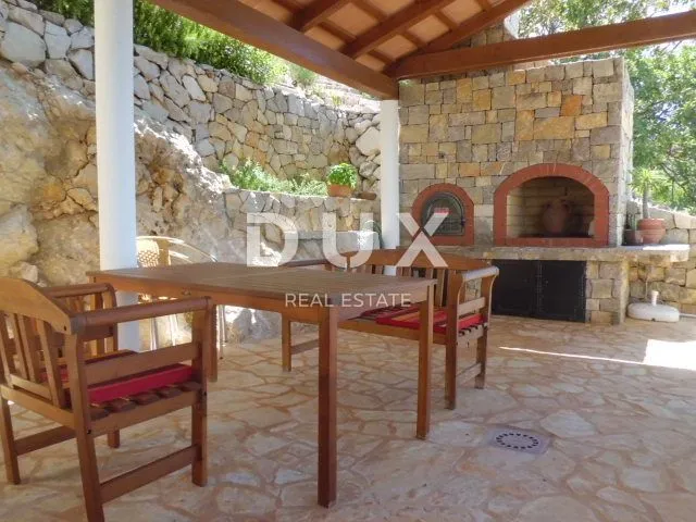 otok krk - ekskluzivna vila sa bazenom - slika 52