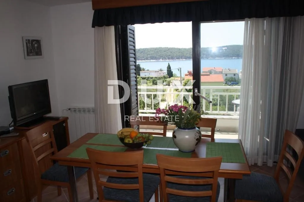 otok rab, barbat - vila sa 5 apartmana i bazenom - slika 12