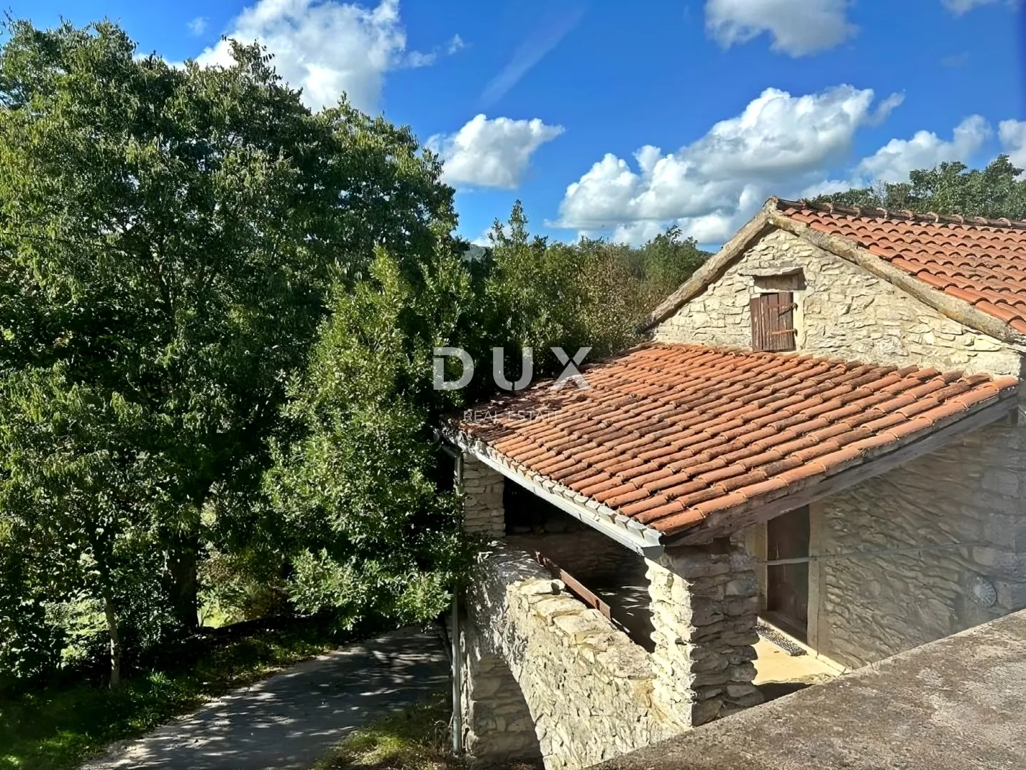 istra, labin - dvije kuće na rubu naselja - slika 3