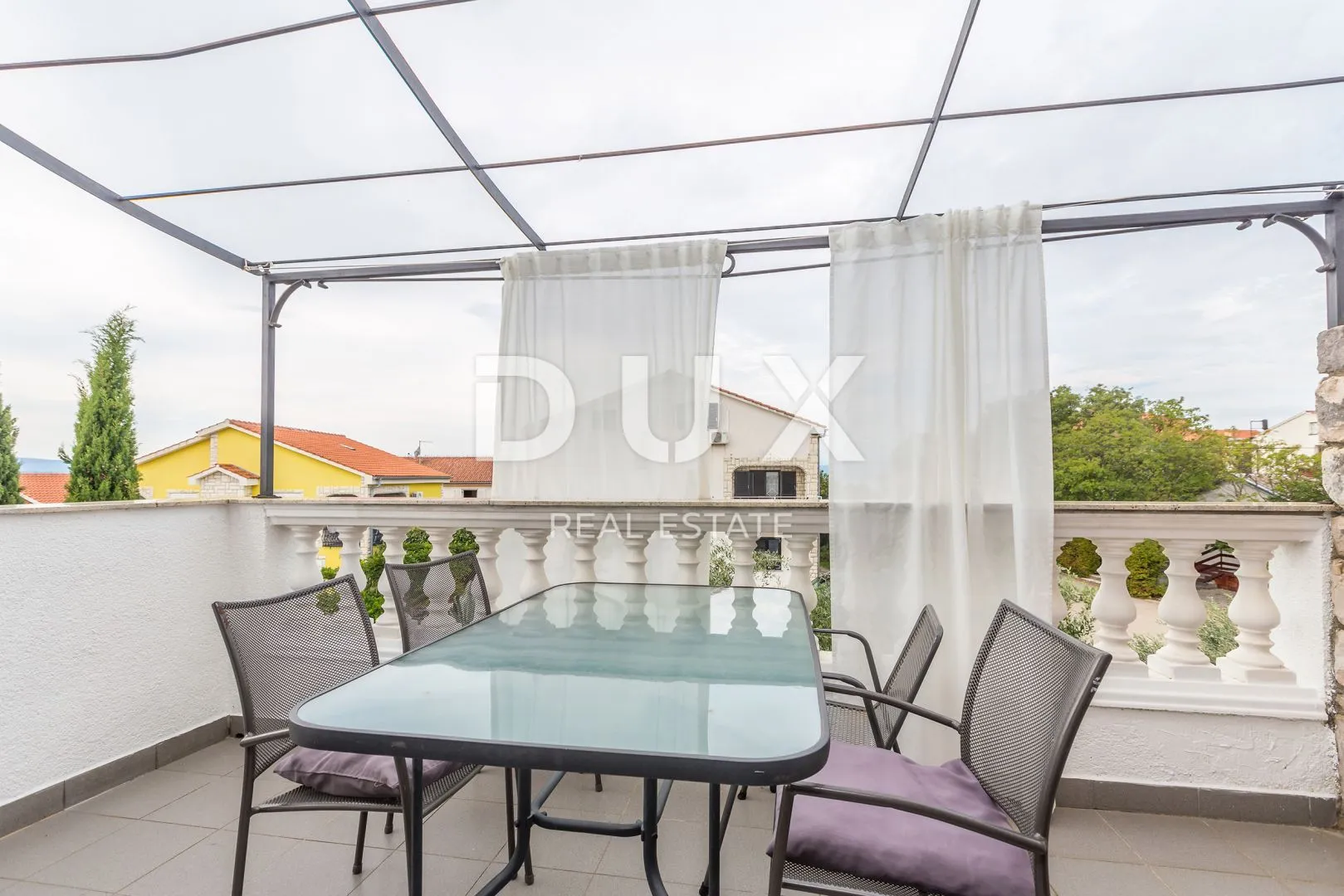 OTOK KRK, NJIVICE - Etaža kuće na prvom katu s dva apartmana - Njivice, Omišalj