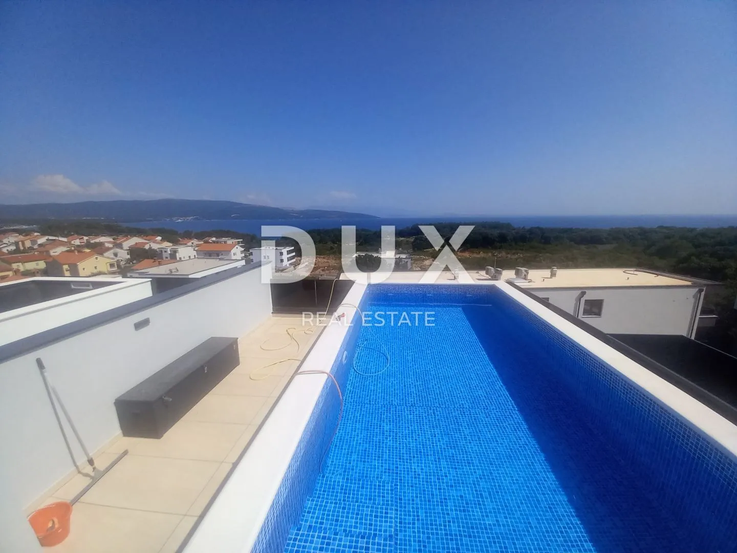 grad krk, centar - dvoetažni penthouse s bazenom i panoramskim pogledom - slika 10
