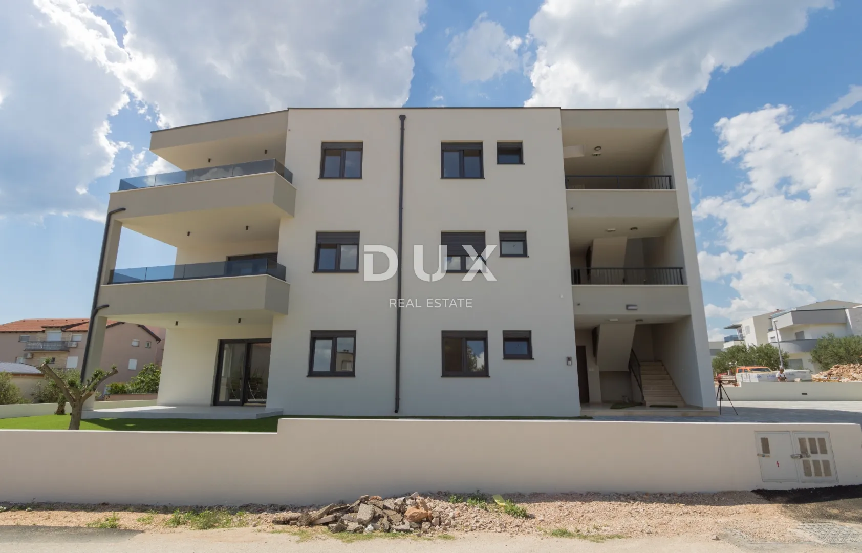 dalmacija, vodice - dvosoban stan, pogled na more, 2 parkinga - slika 2