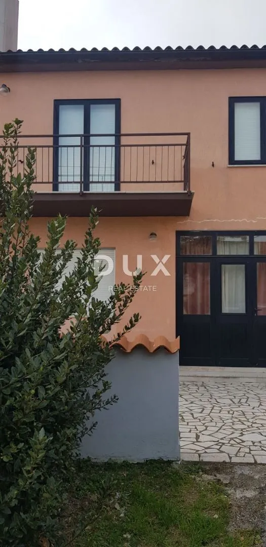istra, ližnjan - kuća sa tri stana - slika 18