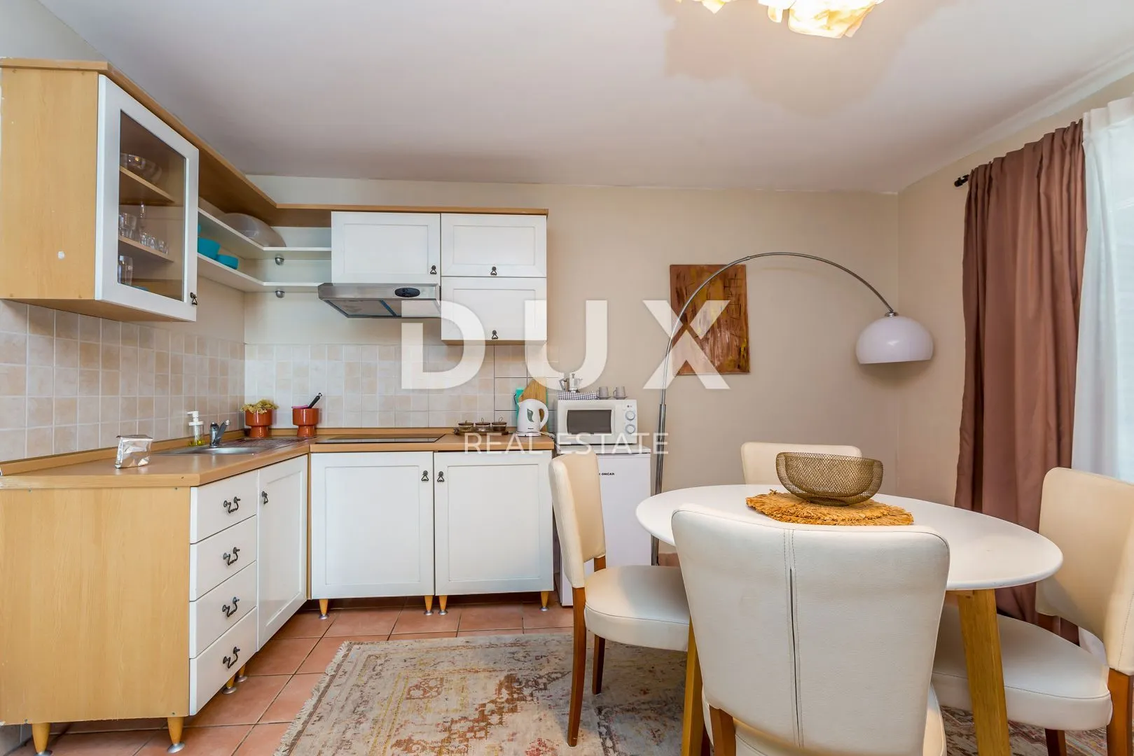 otok krk, njivice - etaža kuće na prvom katu s dva apartmana - slika 18