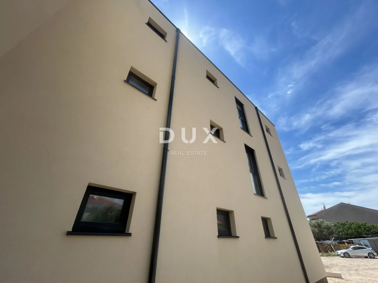vodice – 3ss+db stan s vrtom i pogledom na more, 70 m od mora i plaže - slika 13