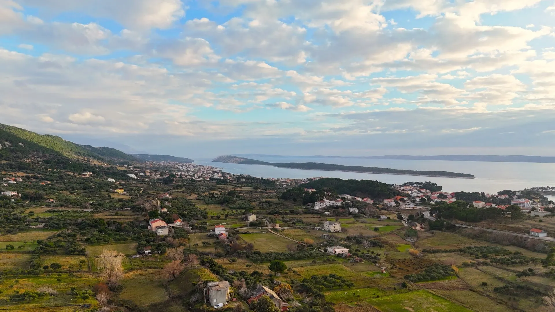 OTOK RAB, MUNDANIJE - Građevinsko zemljište u blizini centra - Mundanije, Rab
