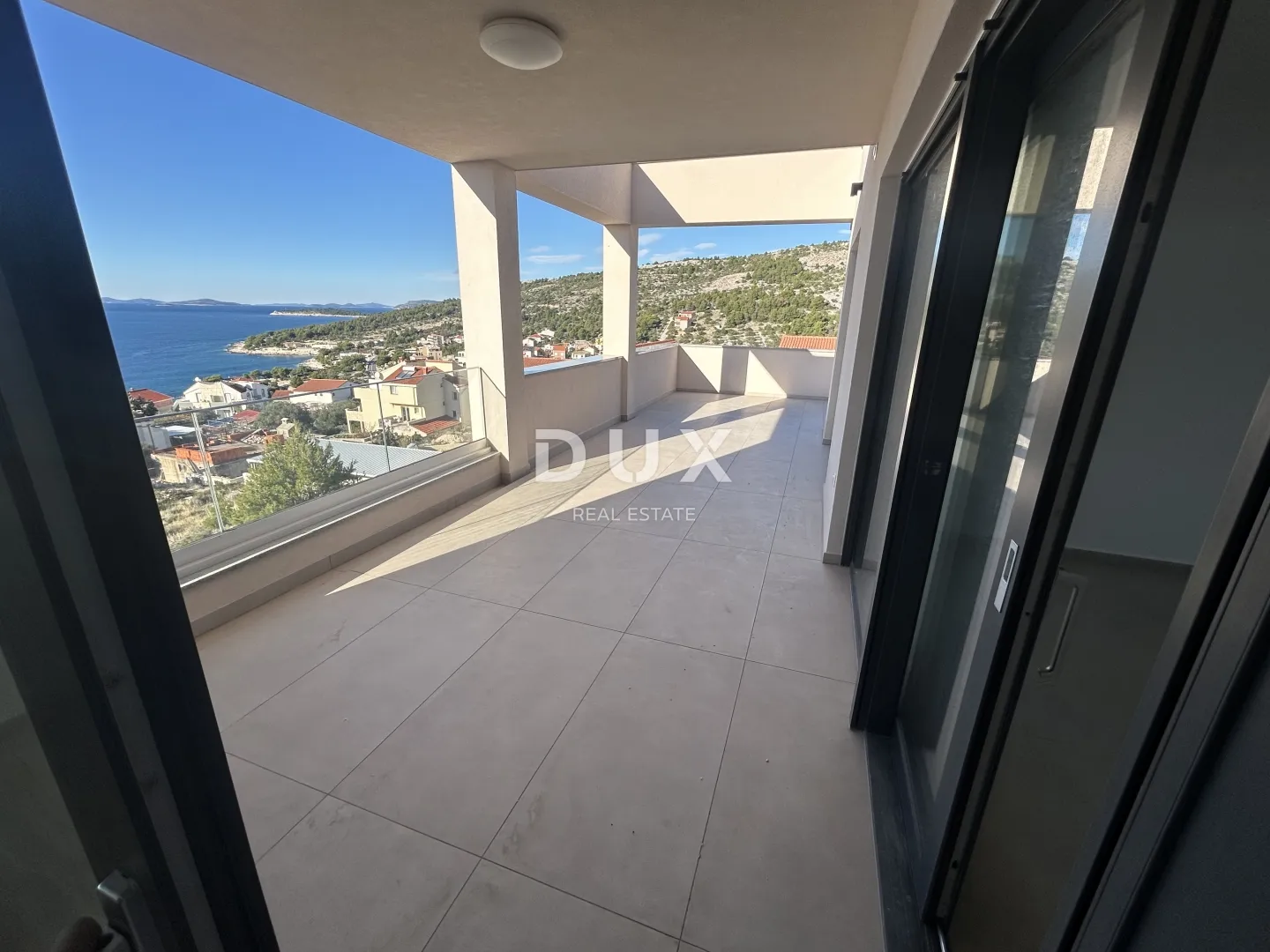primošten, dolac – novogradnja! penthouse s prekrasnim pogledom na more! prilika! - slika 9
