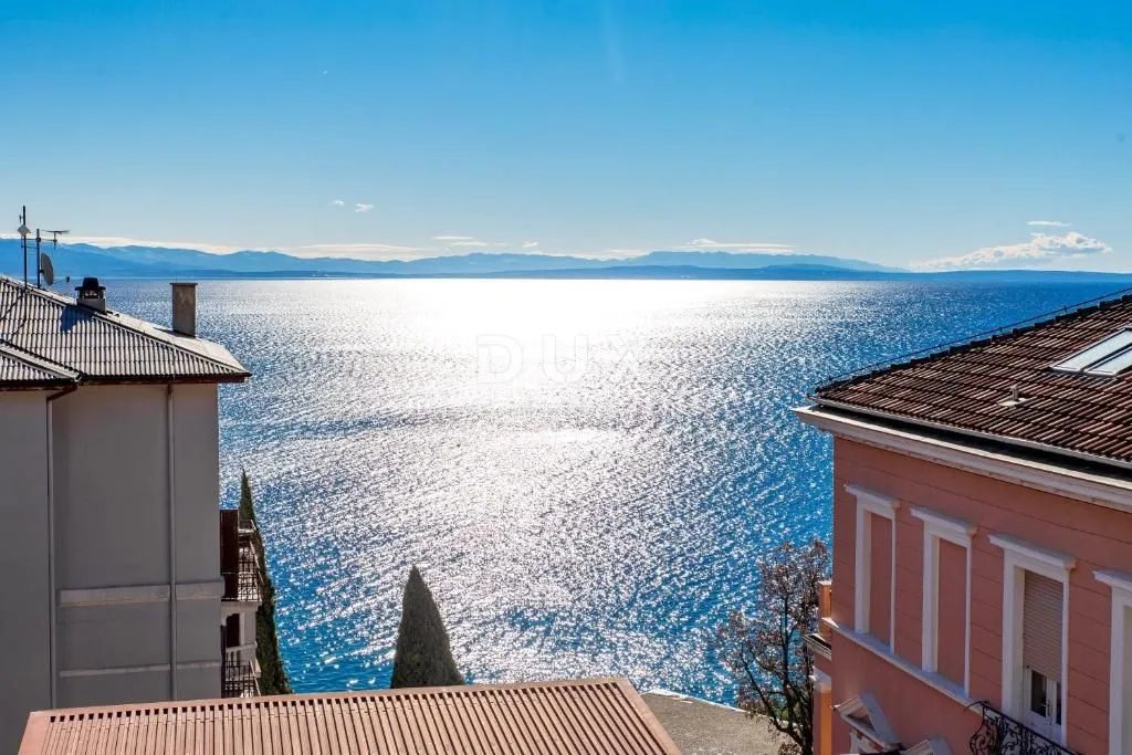 KVARNER, OPATIJA - Novouređen stan u vili 80m2, DB+3S, 2. kat s prekrasnim pogledom na more + parking