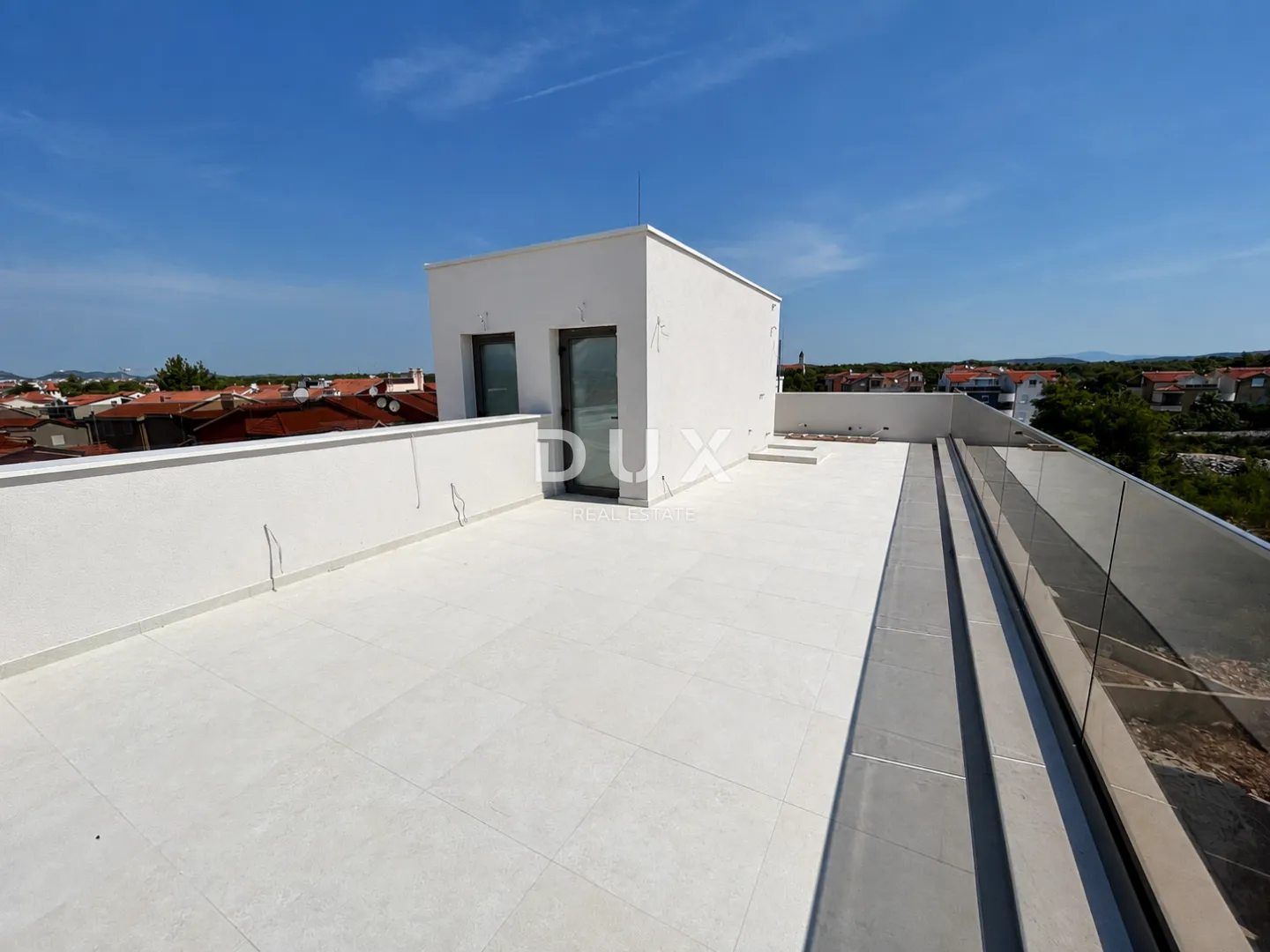 vodice, srima – penthouse s krovnom terasom, pogledom na more i liftom - slika 39