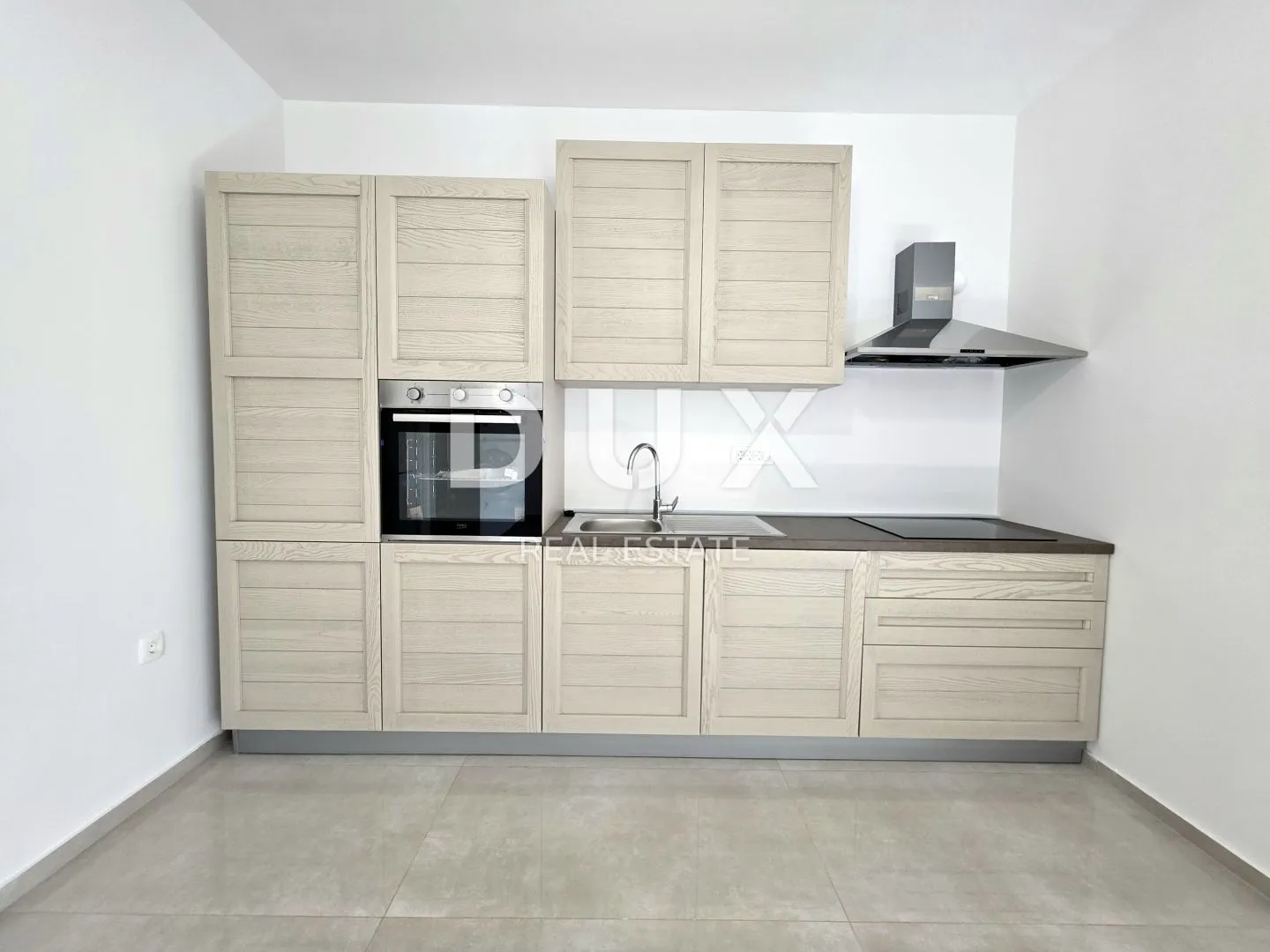 istra, šišan - apartmanska kuća s dvije stambene jedinice i pomočnim objektom - slika 12