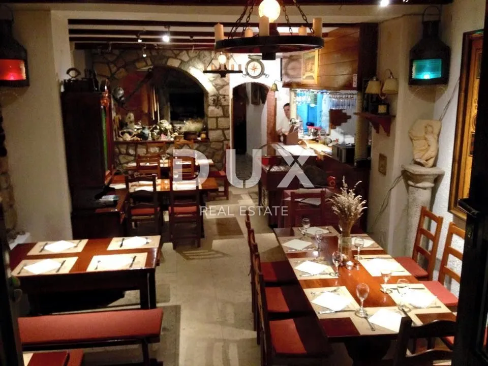otok cres, grad cres - stara jezgra kuća, restaurant, dvoetažni stan, apartmani - slika 5