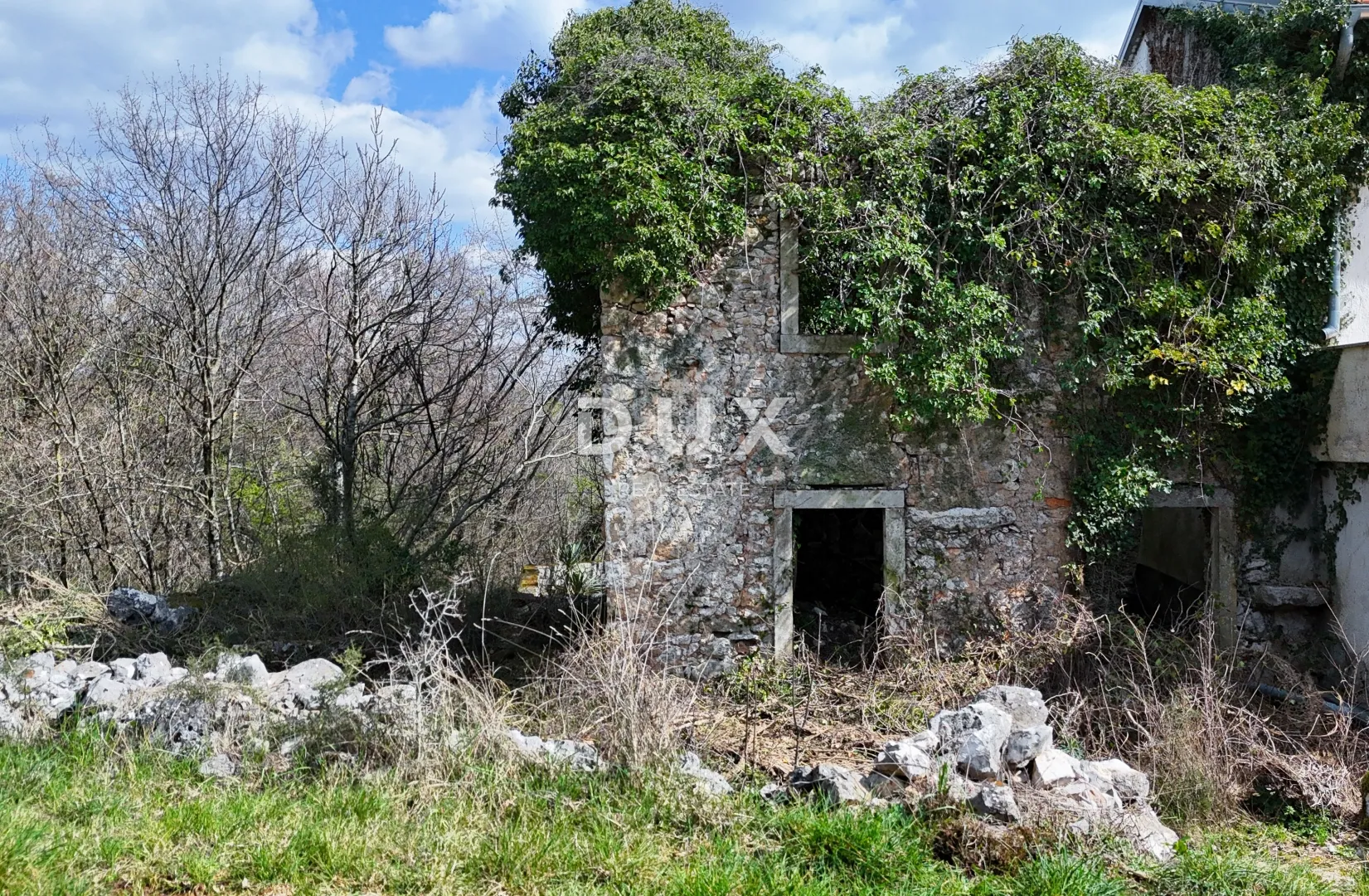 OTOK KRK, SOLINE - Kamena kuća za obnovu + građevinsko zemljište - RIJETKOST! - Soline, Dobrinj