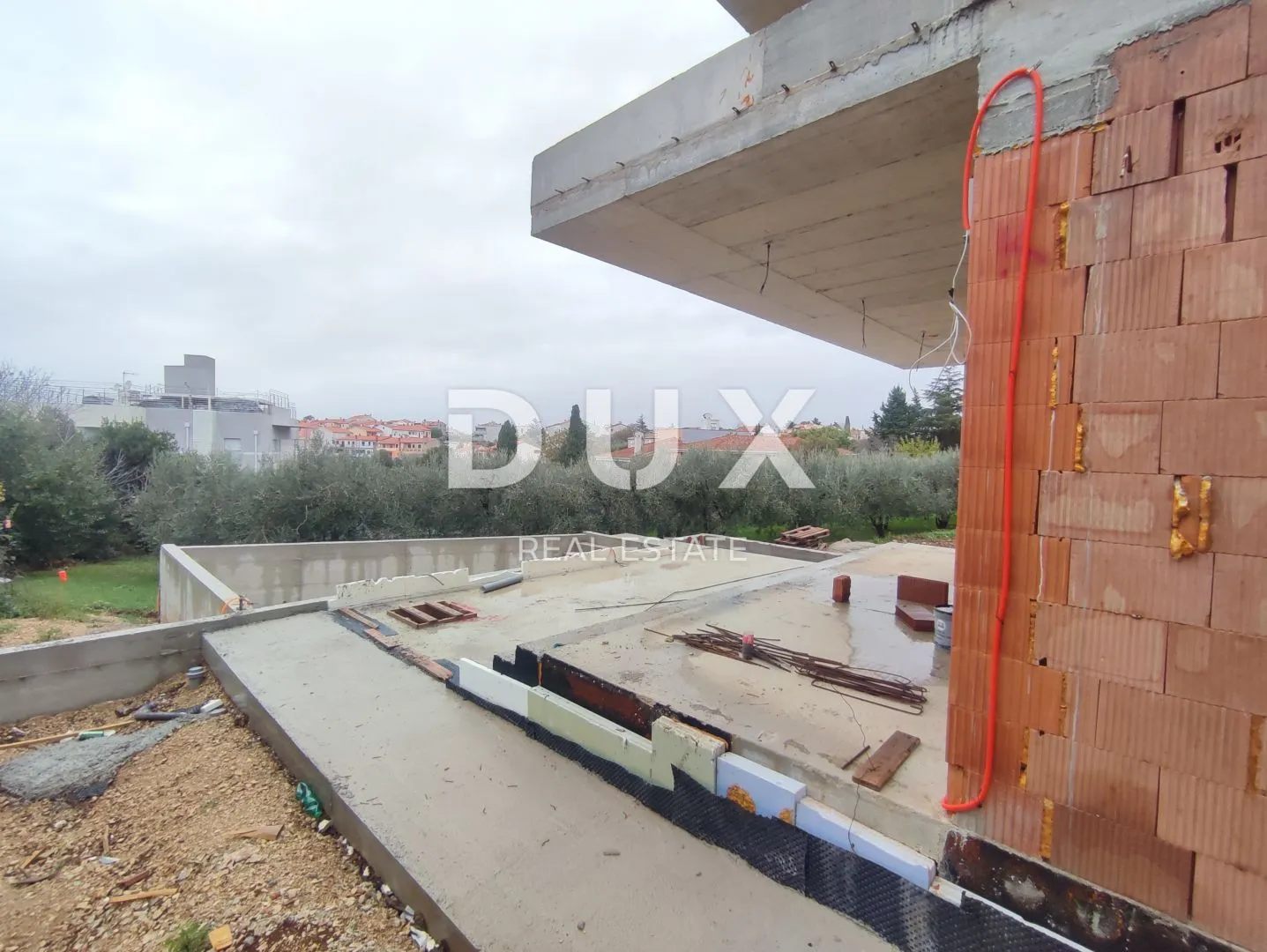 istra, medulin - moderna vila u blizini plaža okružena zelenilom - slika 33