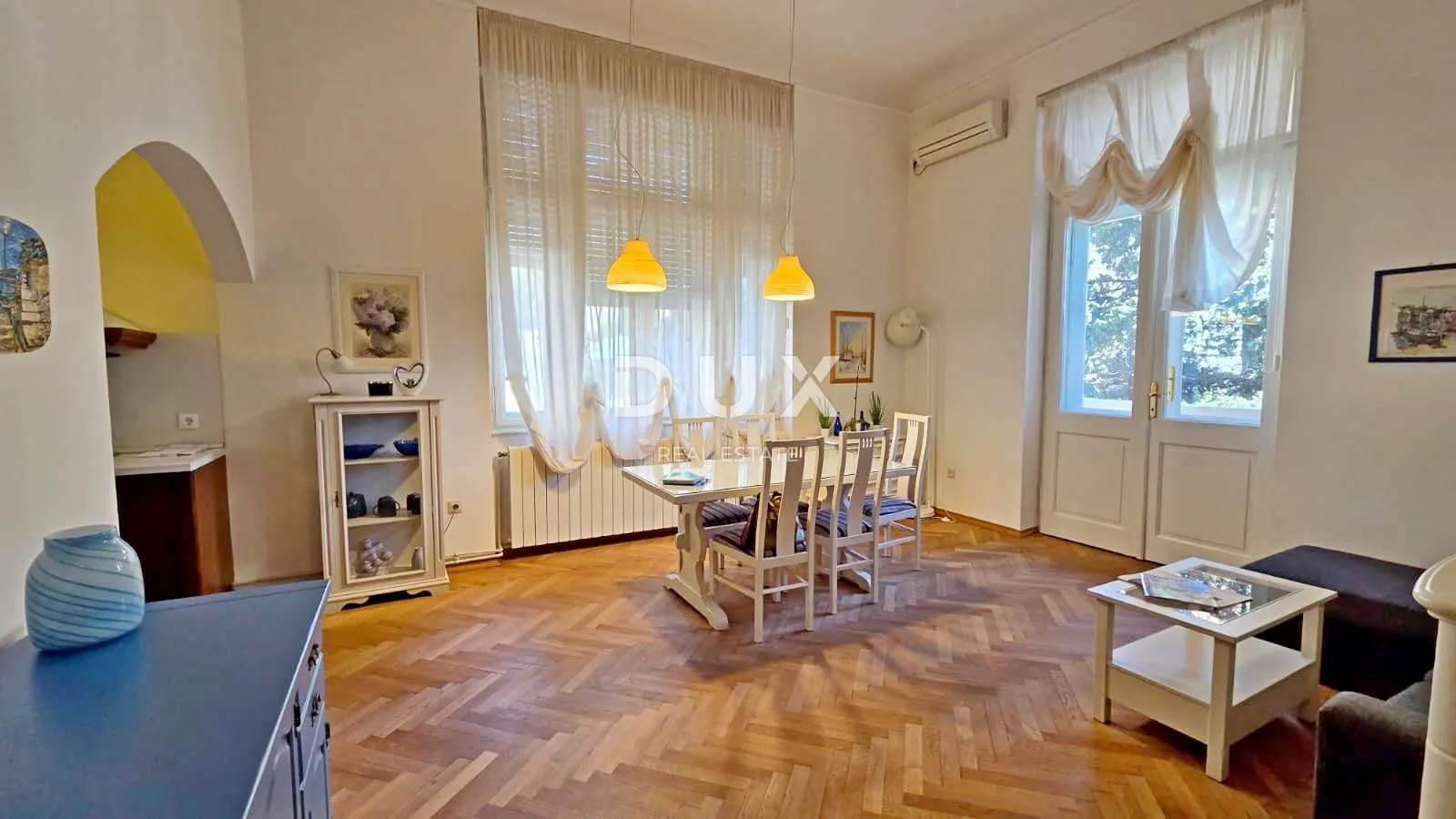 OPATIJA, CENTAR - Otmjeni stan u srcu Opatije, 150 m od mora, 3SDB, 109m2
