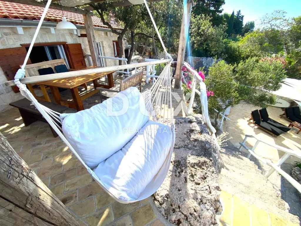 otok hvar - vila u gradu hvaru prvi red do mora - slika 30