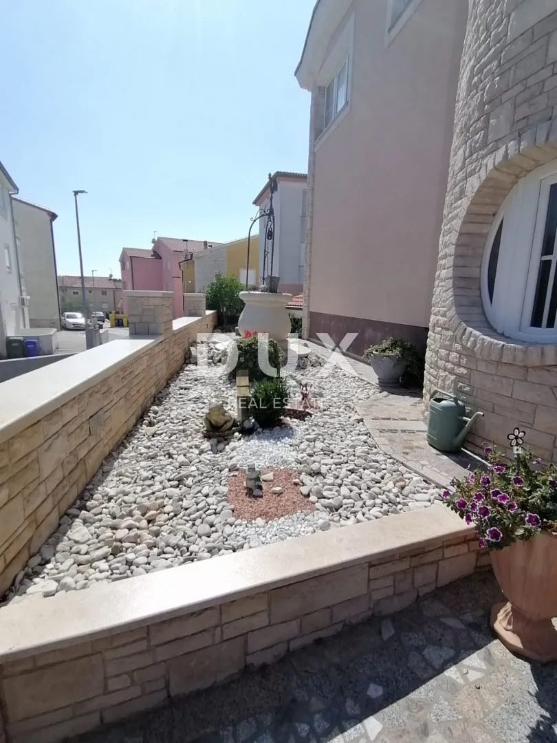 istra, medulin - obiteljska kuća 200m od mora! - slika 12