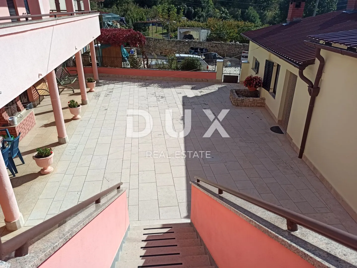 istra, svetvinčenat - obiteljska kuća s dva apartmana - slika 27