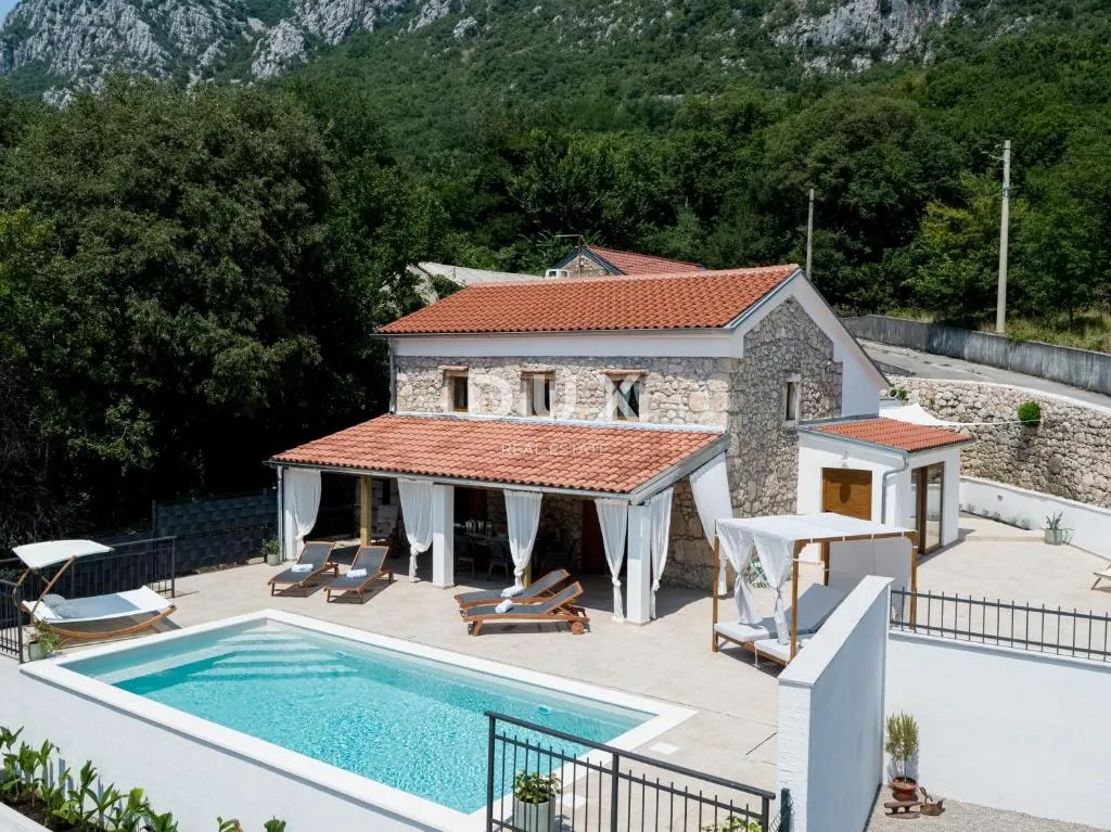 novi vinodolski, bribir - kamena vila s bazenom - slika 2