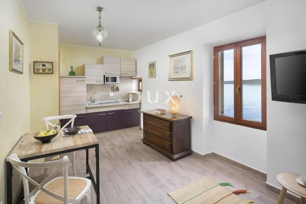istra, rovinj, 1-sobni stan, 34 m2, prvi red do mora - slika 2