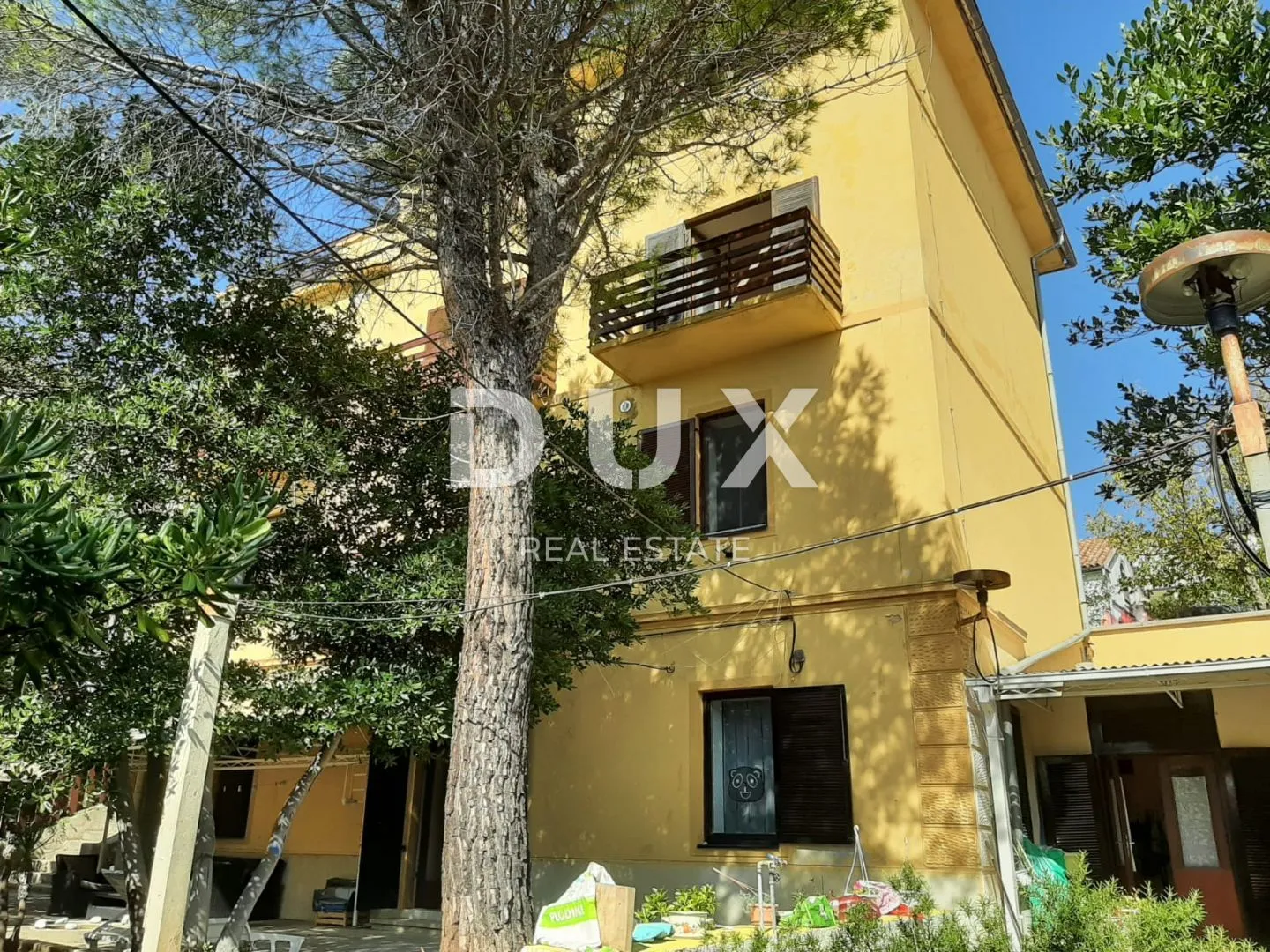 NOVI VINODOLSKI-Vila s smještajnim jedinicama blizu mora!