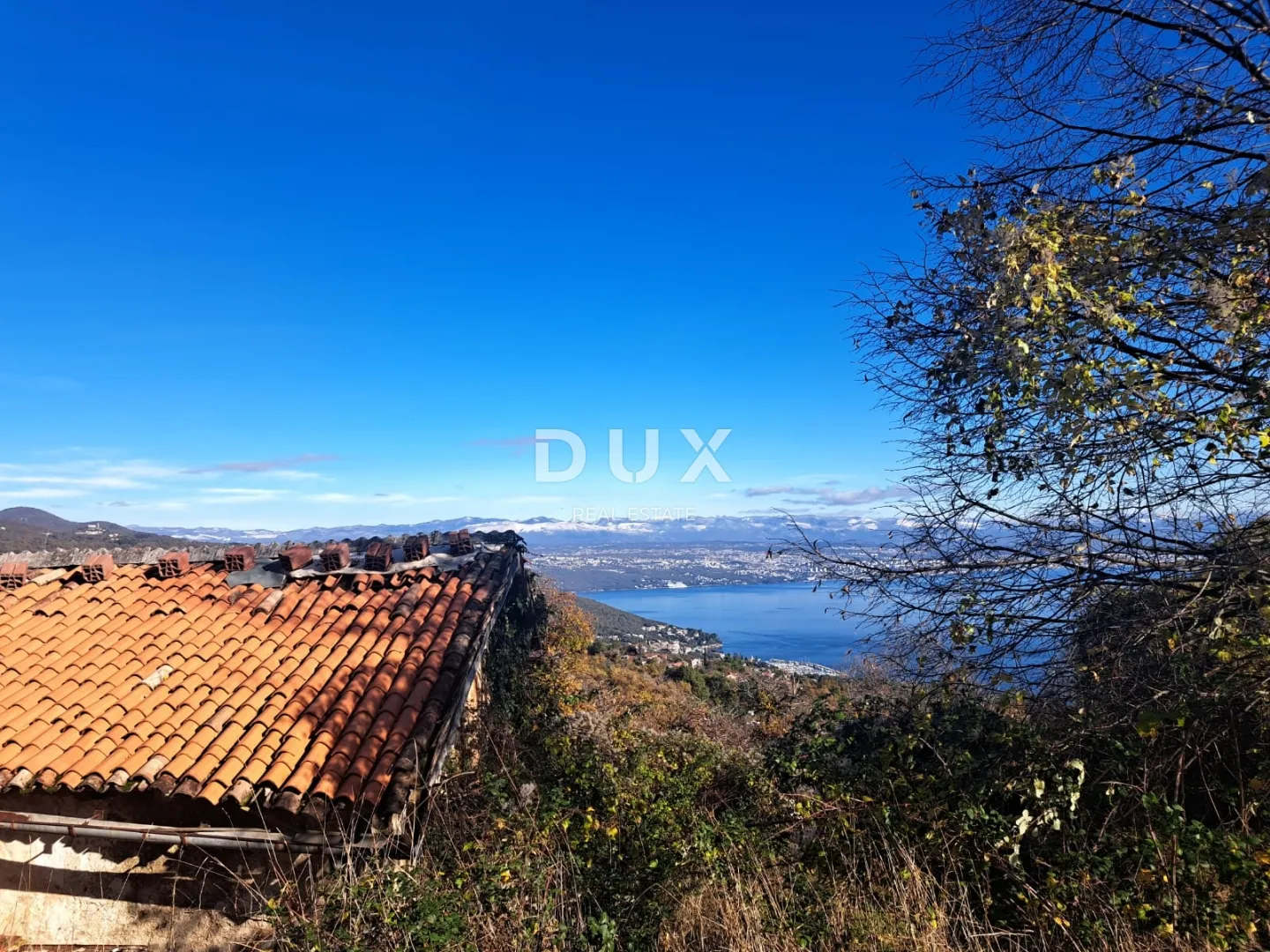 OPATIJA, DOBREĆ - Građevinsko zemljište sa starinom i pripojenom zelenom zonom , 4747m2 - Dobreć, Opatija