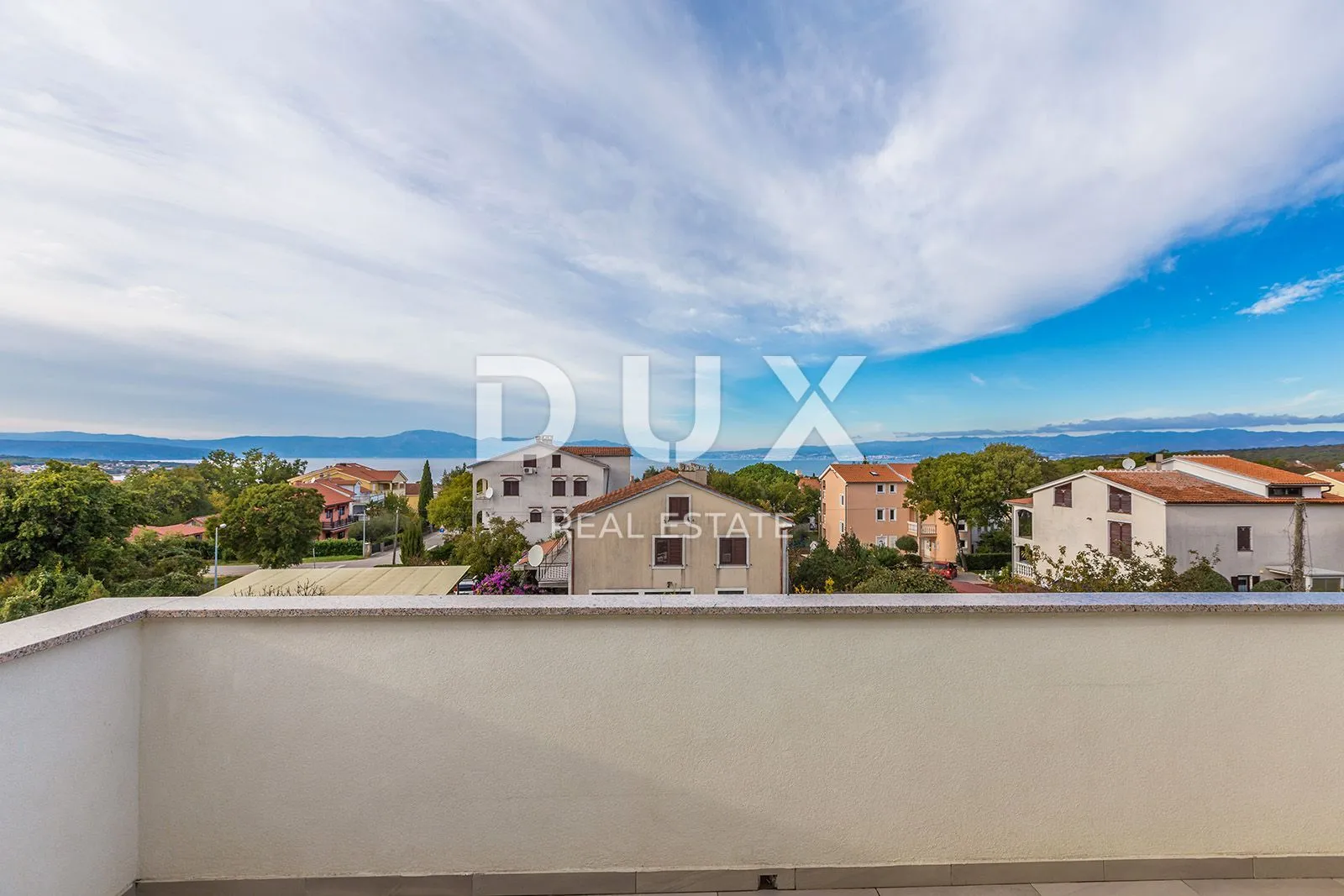 otok krk, malinska - vila s bazenom i pogledom na more - slika 23