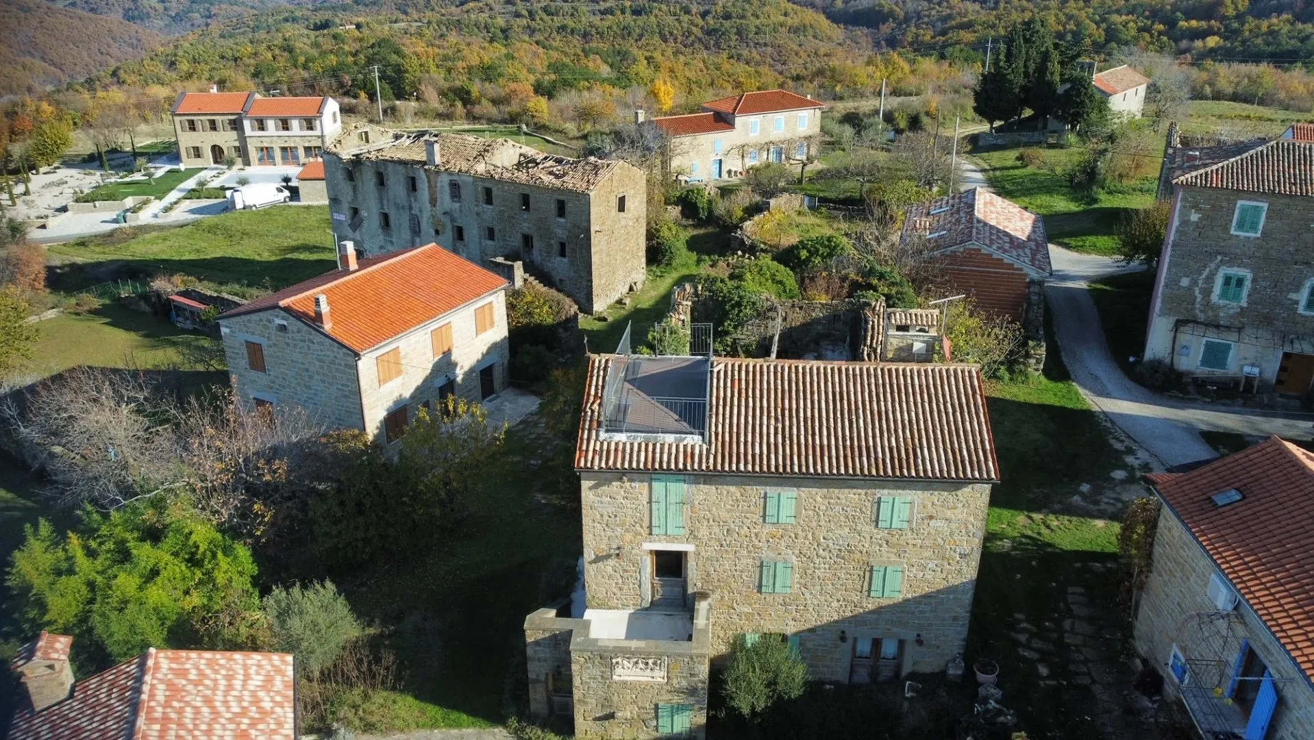 istra, momjan - kamena kuća u istarskom stilu - slika 2