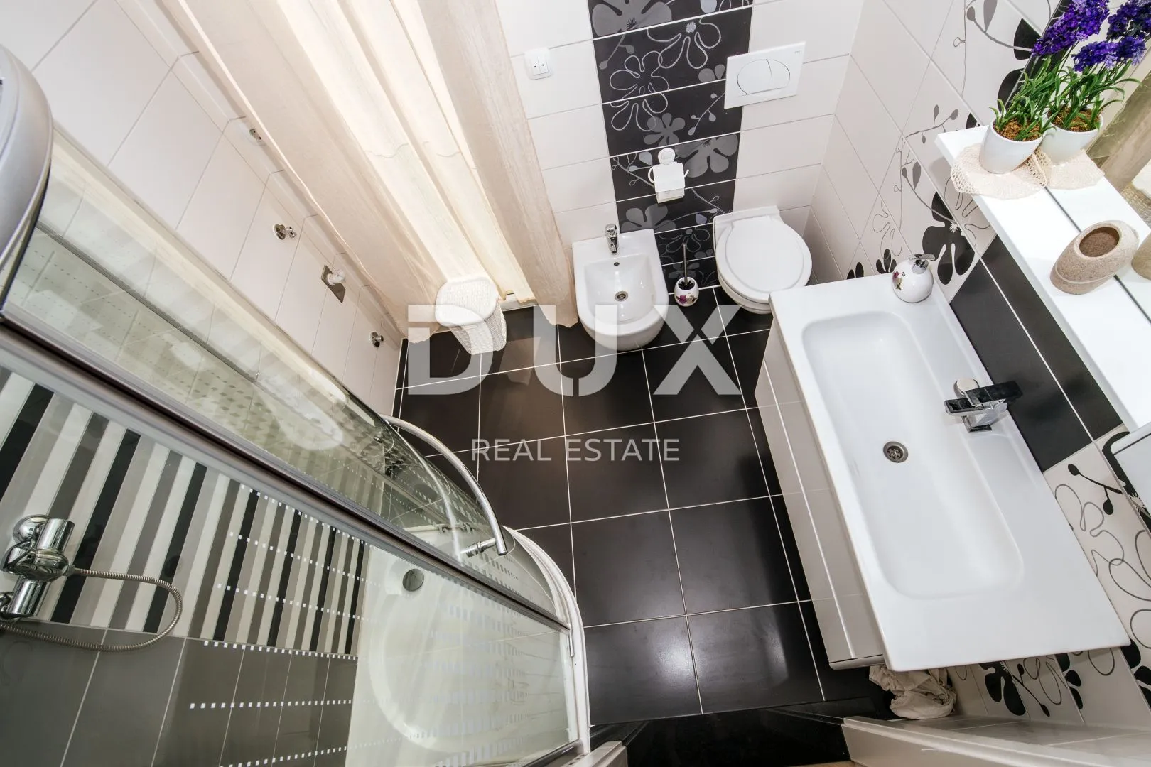 otok pag, košljun - vila pored mora sa 4 apartmana - slika 28