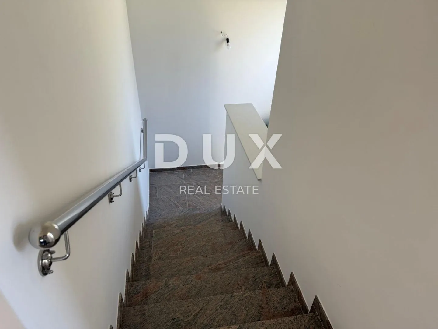 otok pag, mandre - 3s+db stan u kući od samo dva stana - slika 21