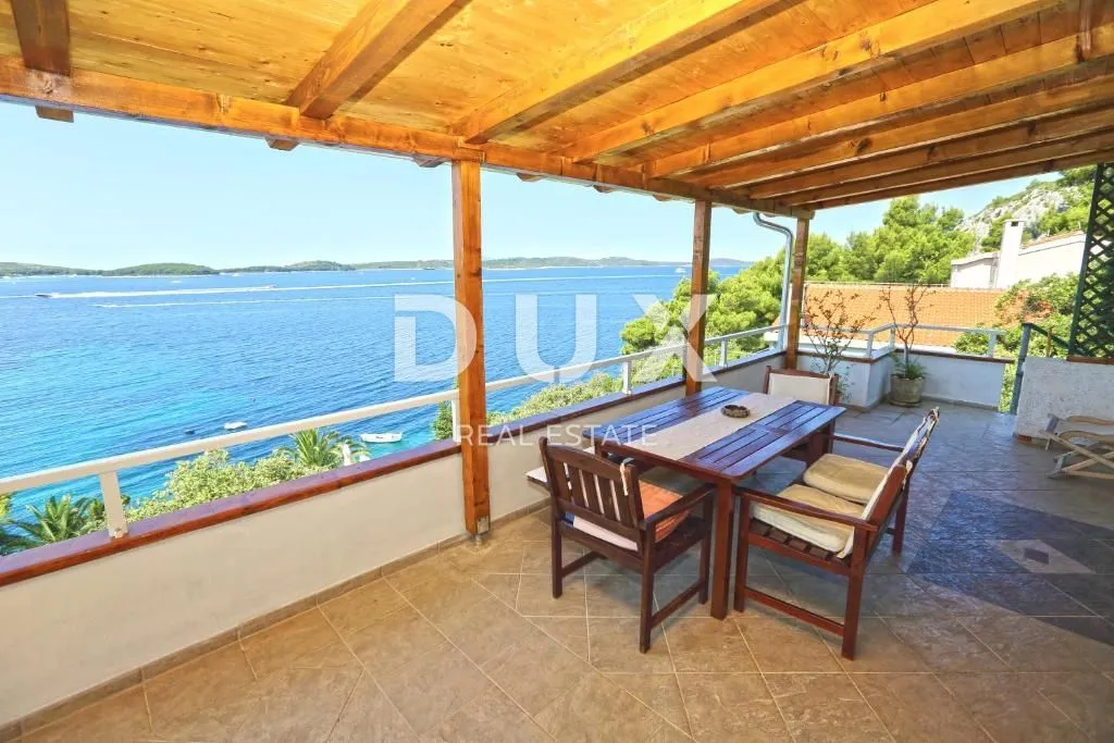 otok hvar - vila u gradu hvaru prvi red do mora - slika 19