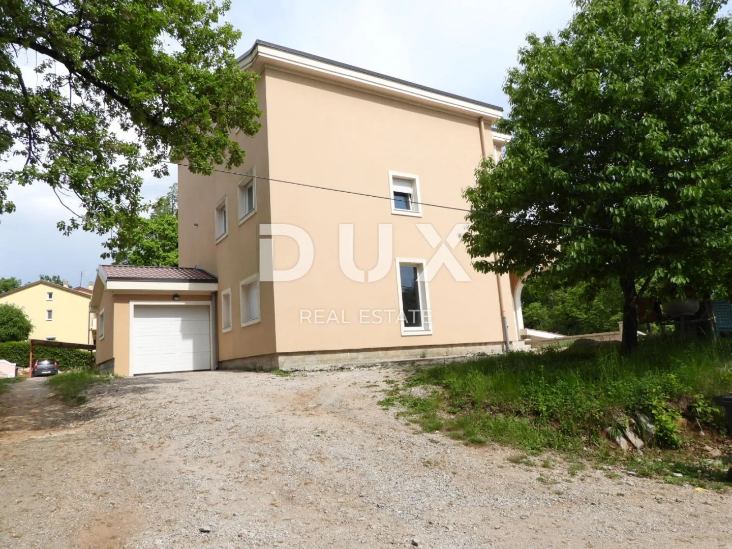 opatija, matulji- kuća s 4 stana 550m2 + okoliš 3740m2 - slika 8
